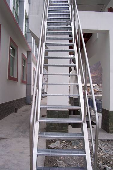 鋼梯
